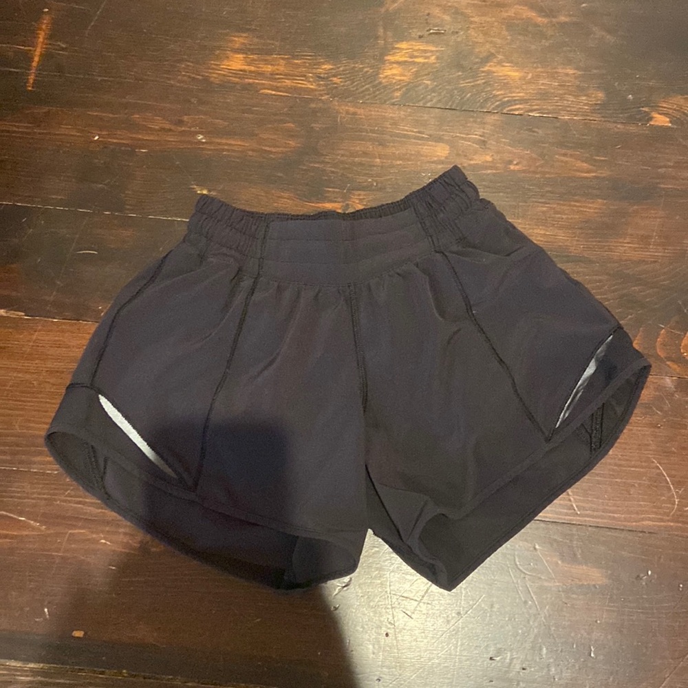 Lululemon Hotty Hot LR Short 4” *Lined——Size 2, Black